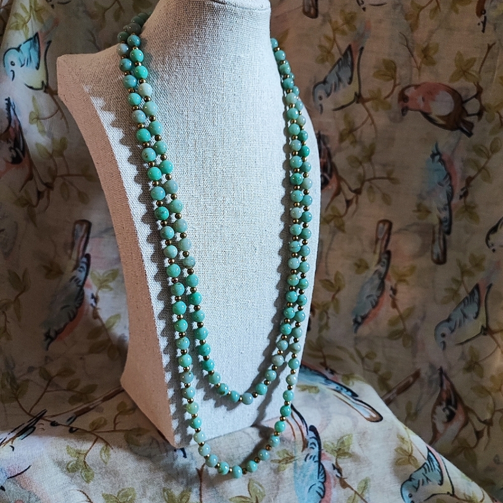 Green Mottled Long Single Strand Plastic Beaded Necklace Vintage Jade Color EUC - Picture 2 of 8